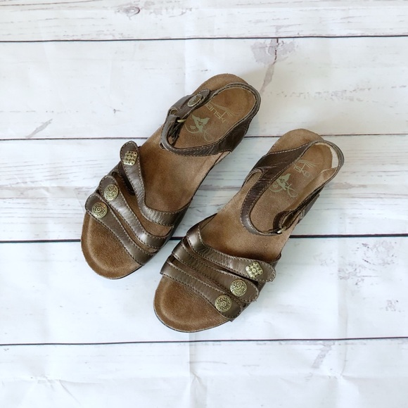 Dansko Shoes - Dansko bronze metallic Jess sandal
